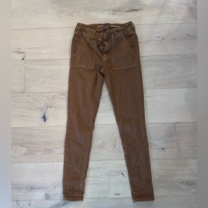 Tan American Eagle pants with pattern pockets, size 4